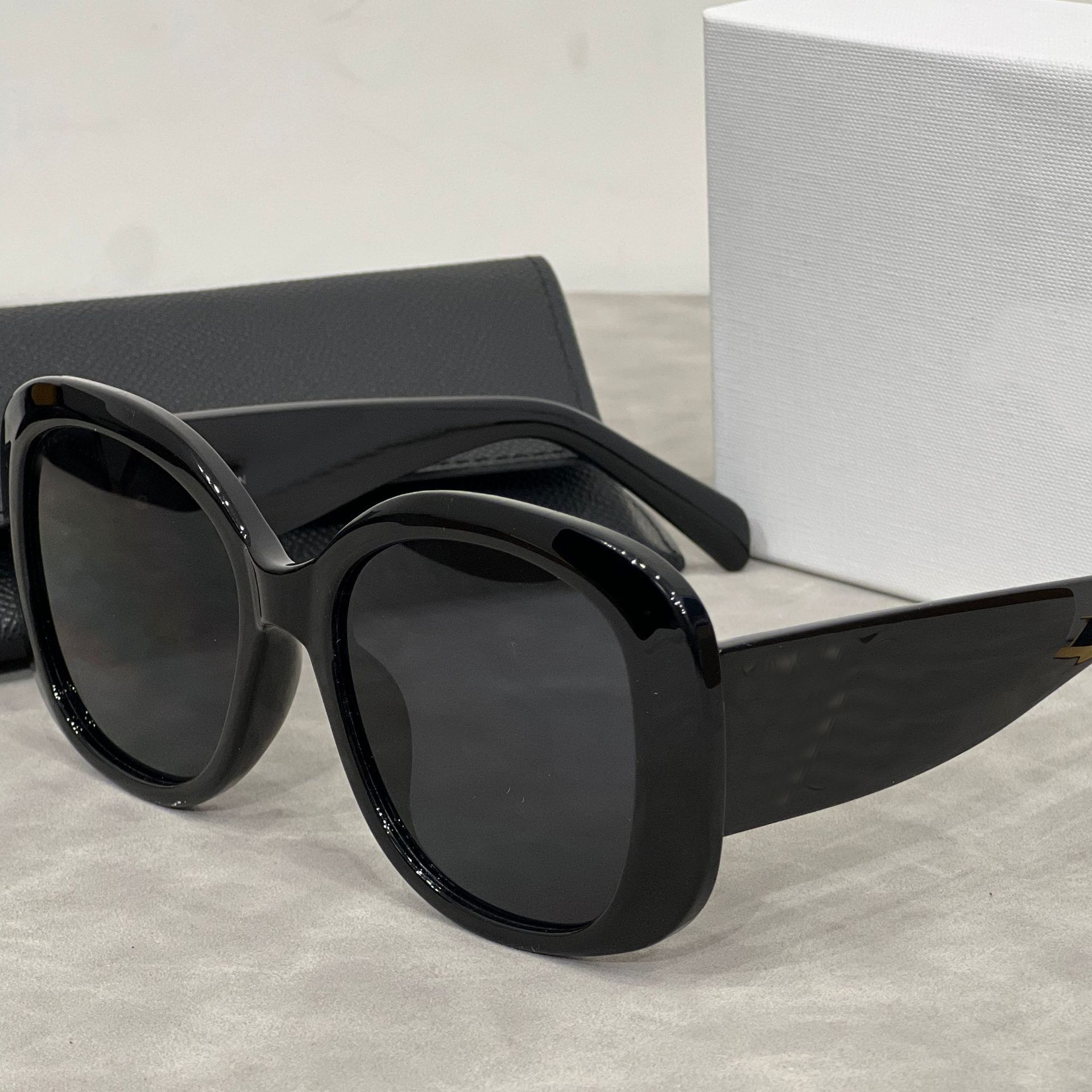 Triumfikaar Suure raamiga Unisex Trendikas Mood Vabaaja Välistingimustes Päikeseprillid Prillid_voghion.com