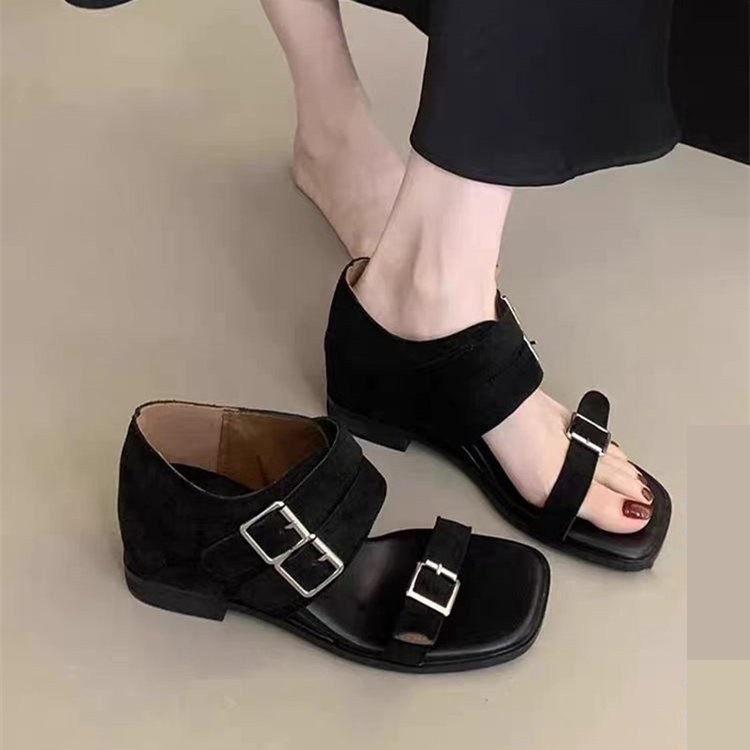 Explosiones de estilo francés casual esmaltado de lazo sandalias de dedos desnudos para mujeres verano 2026 nuevo cómodo versátil aumento de altura zapatos romanos