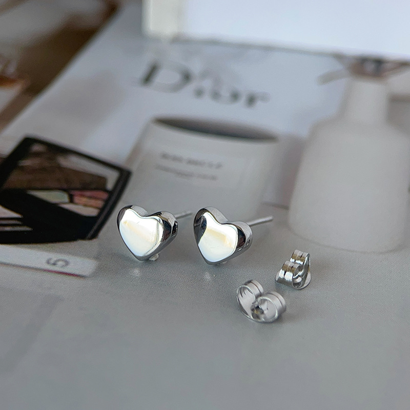 4g Weight Stainless Steel Ear Needle Material 18K Gold Plated Plating Material Ear Studs Classification 1 Pair Quantity Daily, Street Occasion Titanium Steel Material Heart Shape Pattern Women's Gender Simple Style Style 1 Pair Simple Style Heart Shape Titanium Steel 18K Gold Plated Ear Studs 5