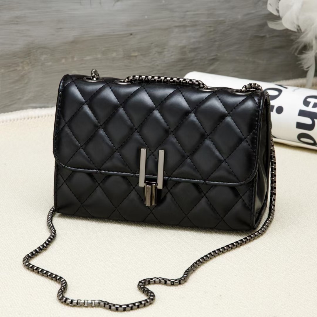 2024 nuevo bolso de cadena de diamante de moda versátil en un solo hombro bolsa de tramo inclinada bienestar explosivo pequeño paquete de cáscara de papel de aroma image 7