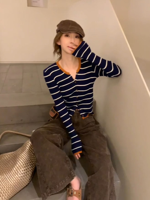 藏蓝色条纹针织开衫女早秋韩系穿搭修身显瘦短款设计小众长袖上衣|undefined