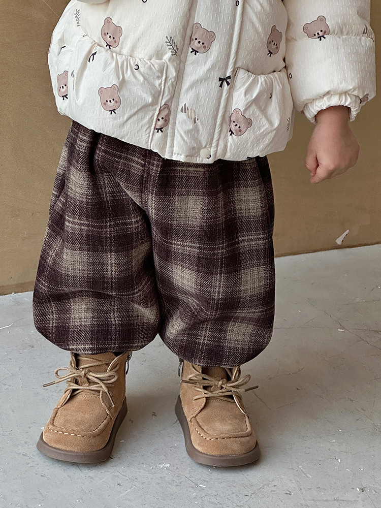 Abrigo para bebés versión coreana de ropa de invierno linda y súper linda, oso de dibujos animados de estilo occidental, grueso y cálido, ropa de algodón de salida de invierno, marea