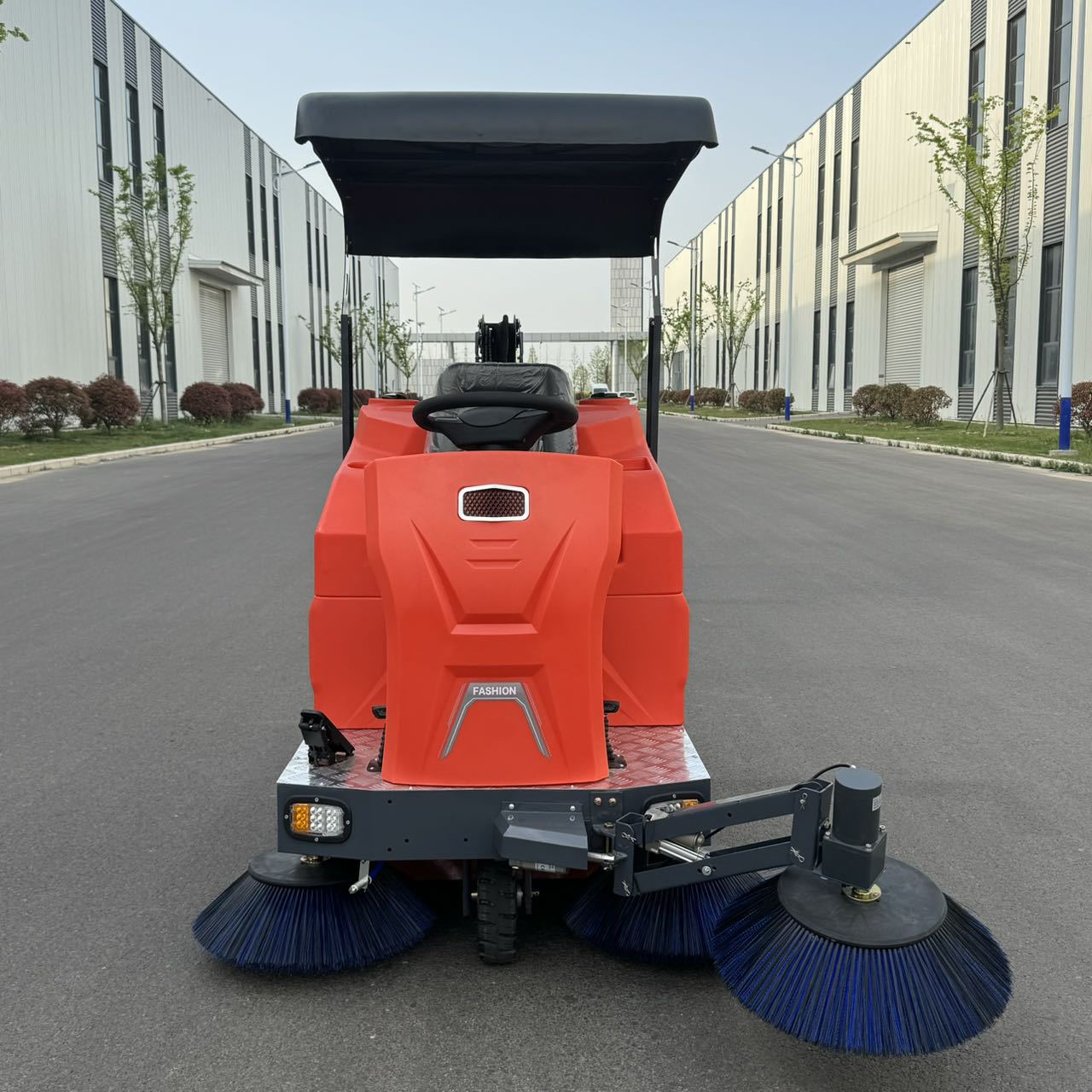 座驾式扫地车小区清扫车工厂车间库房吸尘扫地一体机电动驾驶型