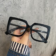 新しいネットの赤い四方の大きい枠は青い光のメガネの女性の潮を防ぎます。