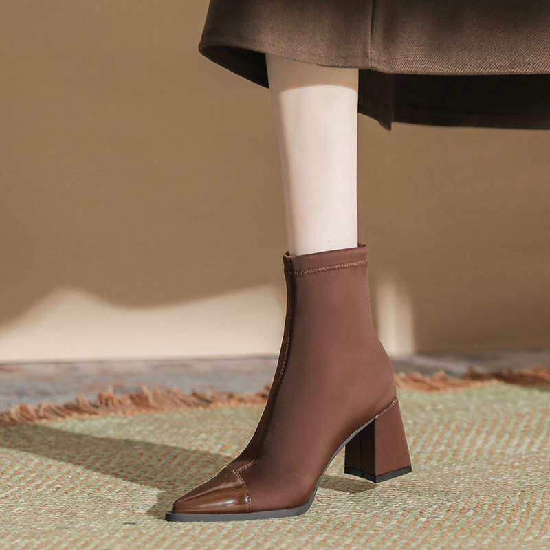Retro internet-famous Martin boots with stiletto heels 6-8 cm, Korean style chunky heel, pointed toe, sheepskin slip-on fashion boots for autumn and winter, slimming effect