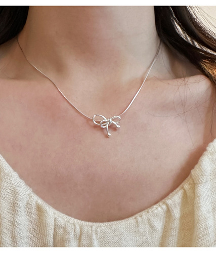Butterfly Knot Pendant Necklace for Women  New Unique Light Luxury High-End Knitwear Chain Clavicle Chain