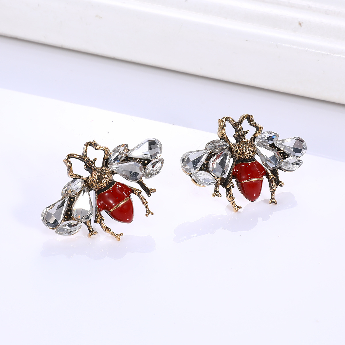 New Creative Insect Personality Alloy Painting Oil Diamond Bee Earrings Wholesale display picture 8