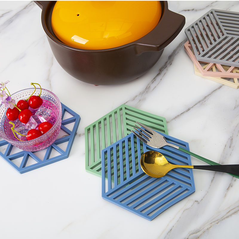 Anti-scalding mat household insulation mat table mat hollow pot mat bowl mat Nordic style tea cup mat silicone tableware mat