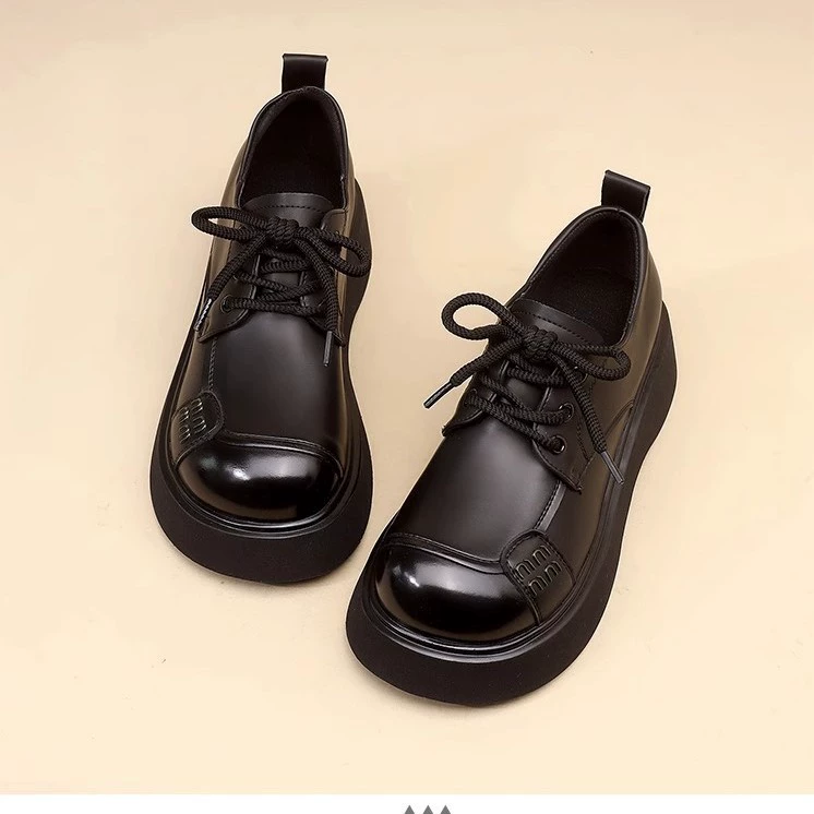 [Высокое качество] Маленькие кожаные туфли на толстой подошве женские 2025 новые весенние тонкие, легкие и увеличенные туфли Lefu