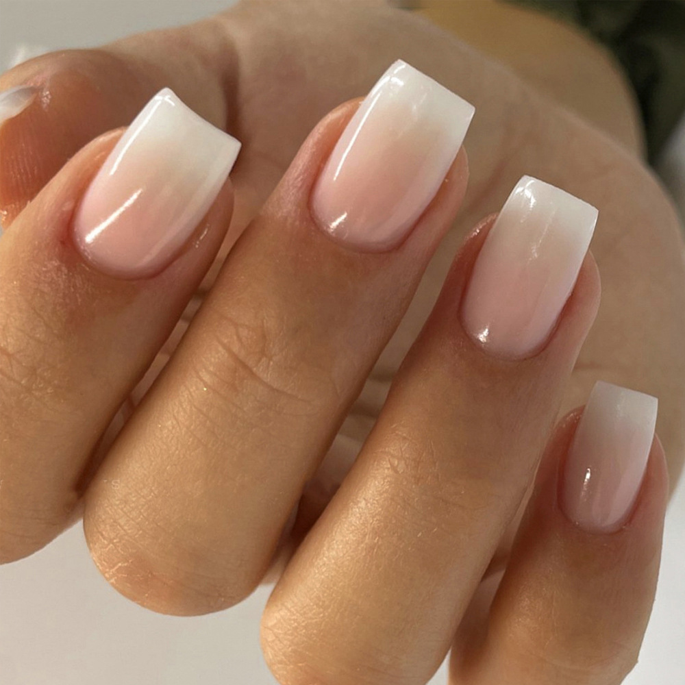 24 piezas de parche de uñas terminadas, venta en caliente transfronteriza, color blanco, color blanco, desgaste de uñas simple, elegante y suave. image 1