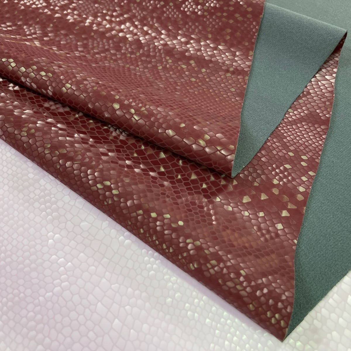 Fabricante spot PU equipaje de cuero artificial material de cuero brillante patrón de serpiente de alto brillo patrón de escamas de dragón bolso de cuero embalaje de la carcasa del teléfono móvil