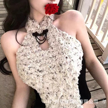 �W�tͬ��2025�����¿����Ò첱朗l�Ը�¶��ë�q���䱳�ĵ���Ů