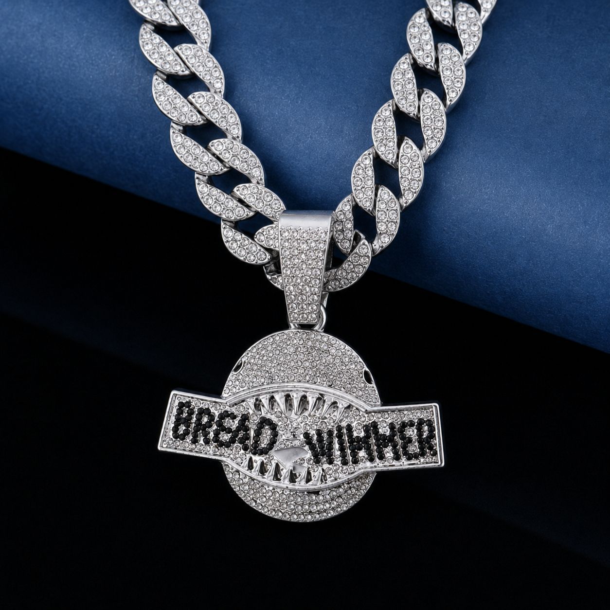 Collar con colgante de tiburón con diamantes, estilo hip-hop europeo y americano, cadena grande de oro, accesorio moderno para hombre con personalidad rap. image 1