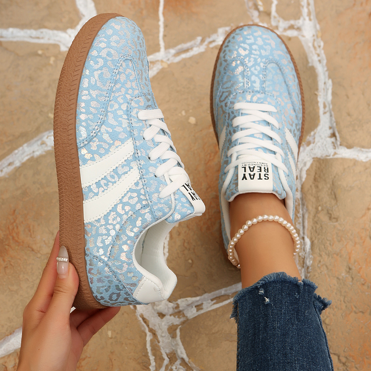 Zapatos de entrenamiento de base plana para mujeres 2025, primavera y otoño, zapatos de skate de comercio exterior de tamaño grande, zapatos casuales de moda, zapatos blancos para mujeres