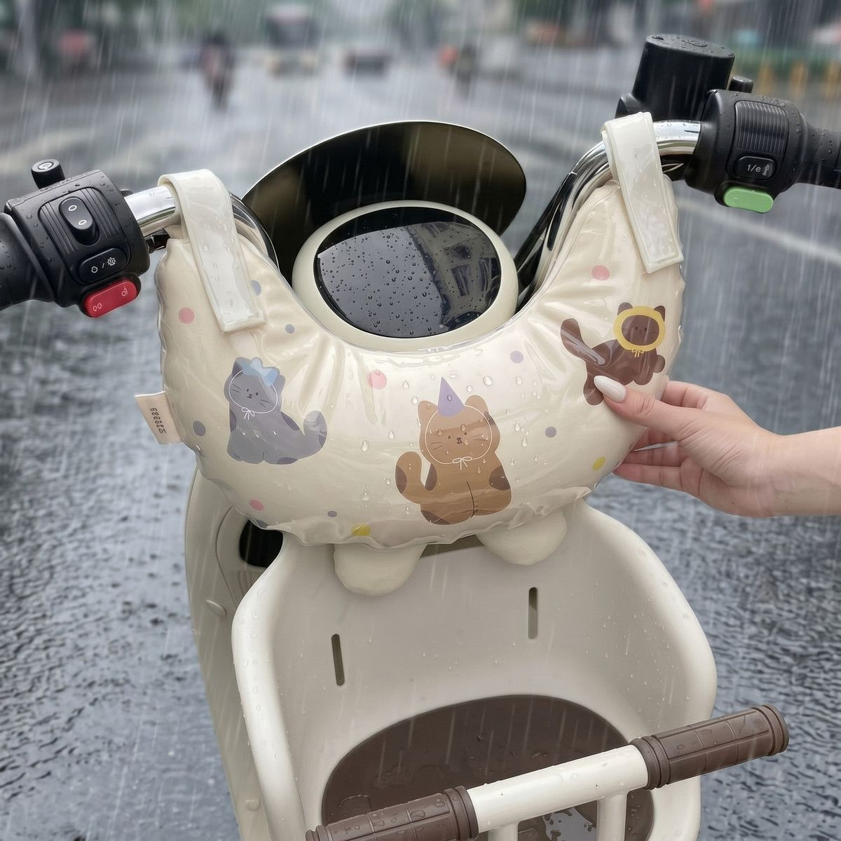 Children's electric vehicle four-season anti-collision head protector, waterproof soft cushion, universal front-mounted baby seat for electric bikes