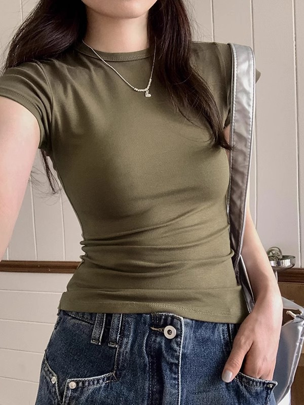 基本的な白い半袖tシャツの女性の夏の修身はやせています。|undefined