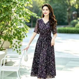 2026新款优雅中老年女士印花V领系带连衣裙夏季宽松大码显瘦长裙