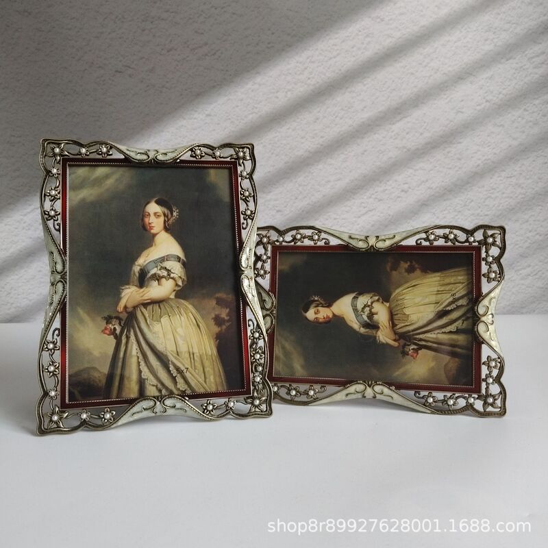 Popular classical color horizontal vertical metal photo frame. European-style metal photo frame