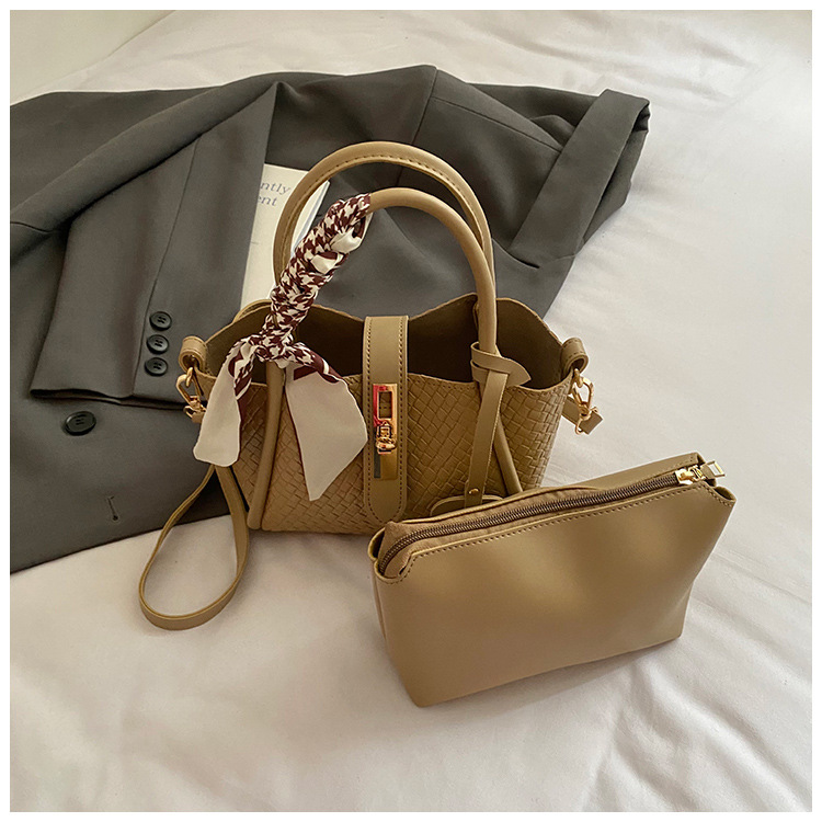 Bolsa de tejido para mujeres 2025 nuevo estilo de alto nivel de verano bolso de hombro para mujeres bolso de cubo de mano