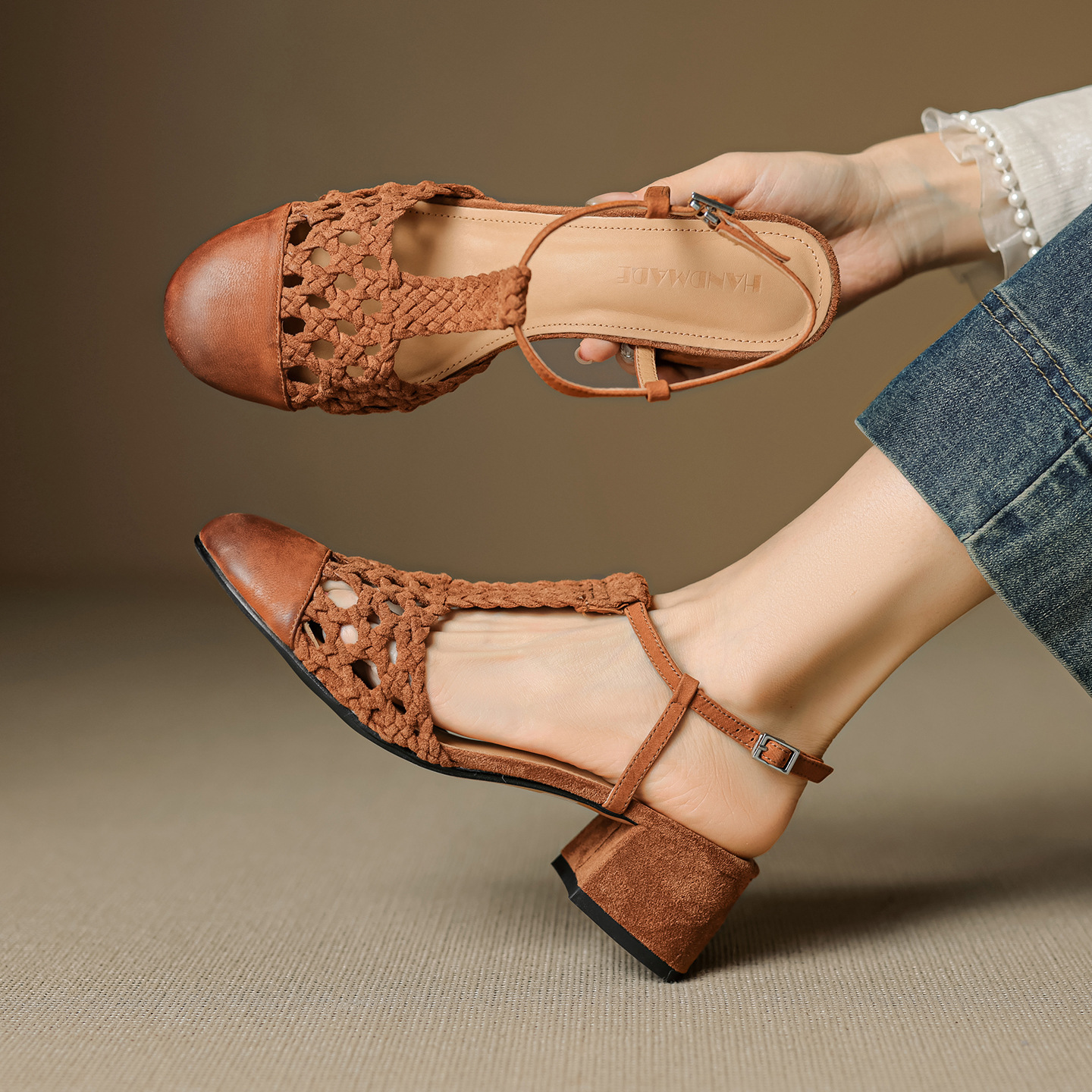 Sandal nữ quai ngang gót thô 5 cm, dây đan kiểu La Mã — màu nâu