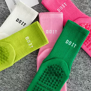 Women's Fitness Floor Socks Trendy Mid-Tube Yoga Socks Sports Socks Sweat-Absorbent Breathable Shark Pants Socks Pilates Socks