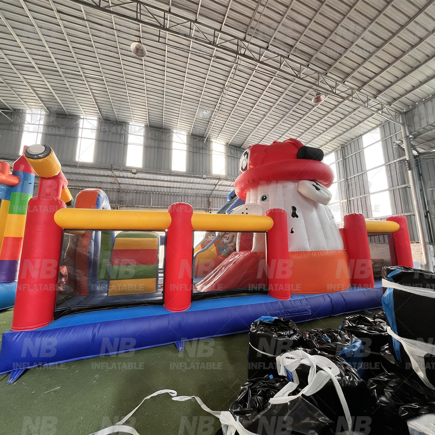 Gran trampolín comercial inflable castillo modelo de aire dibujos animados para niños entretenimiento castillo de cabina deslizante castillo traviesos