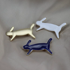 Japanese designer Yokawa element new cartoon rabbit enamel marking brooch brooch clothing hat accessories