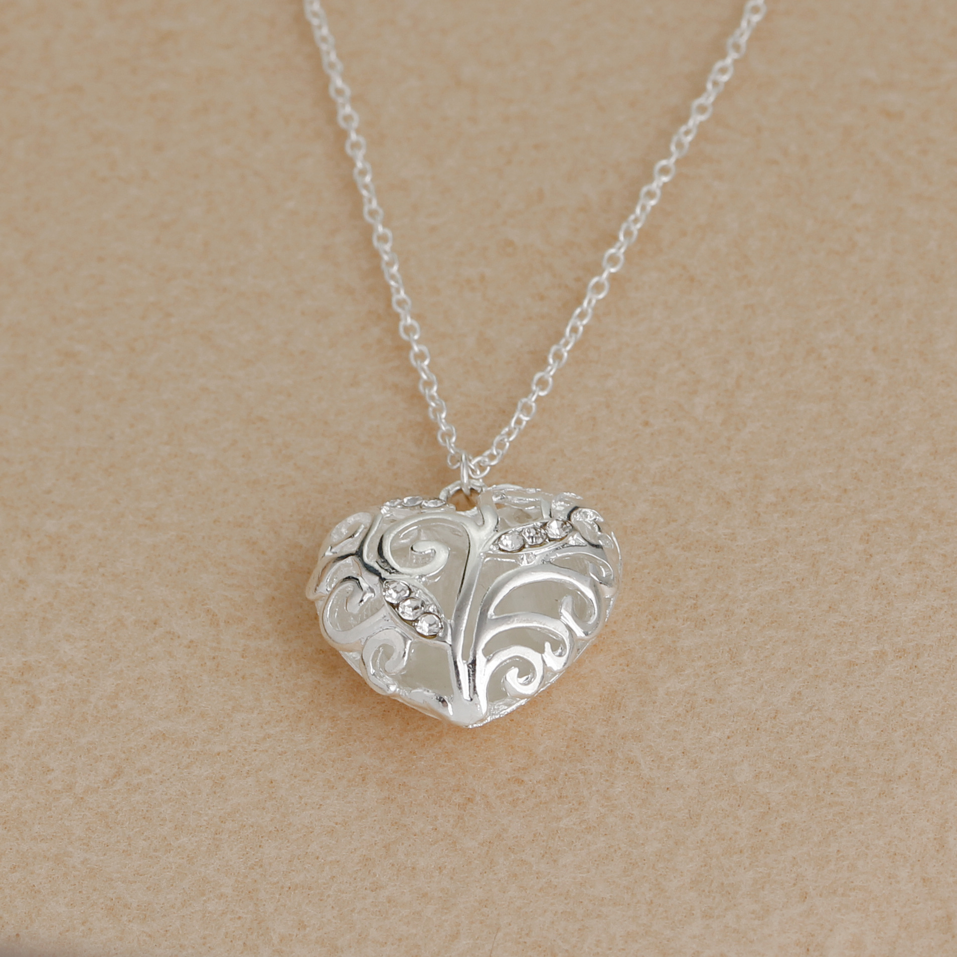 Enamel Design 1 Piece Fashion Heart Shape Alloy Enamel Rhinestones Women's Pendant Necklace