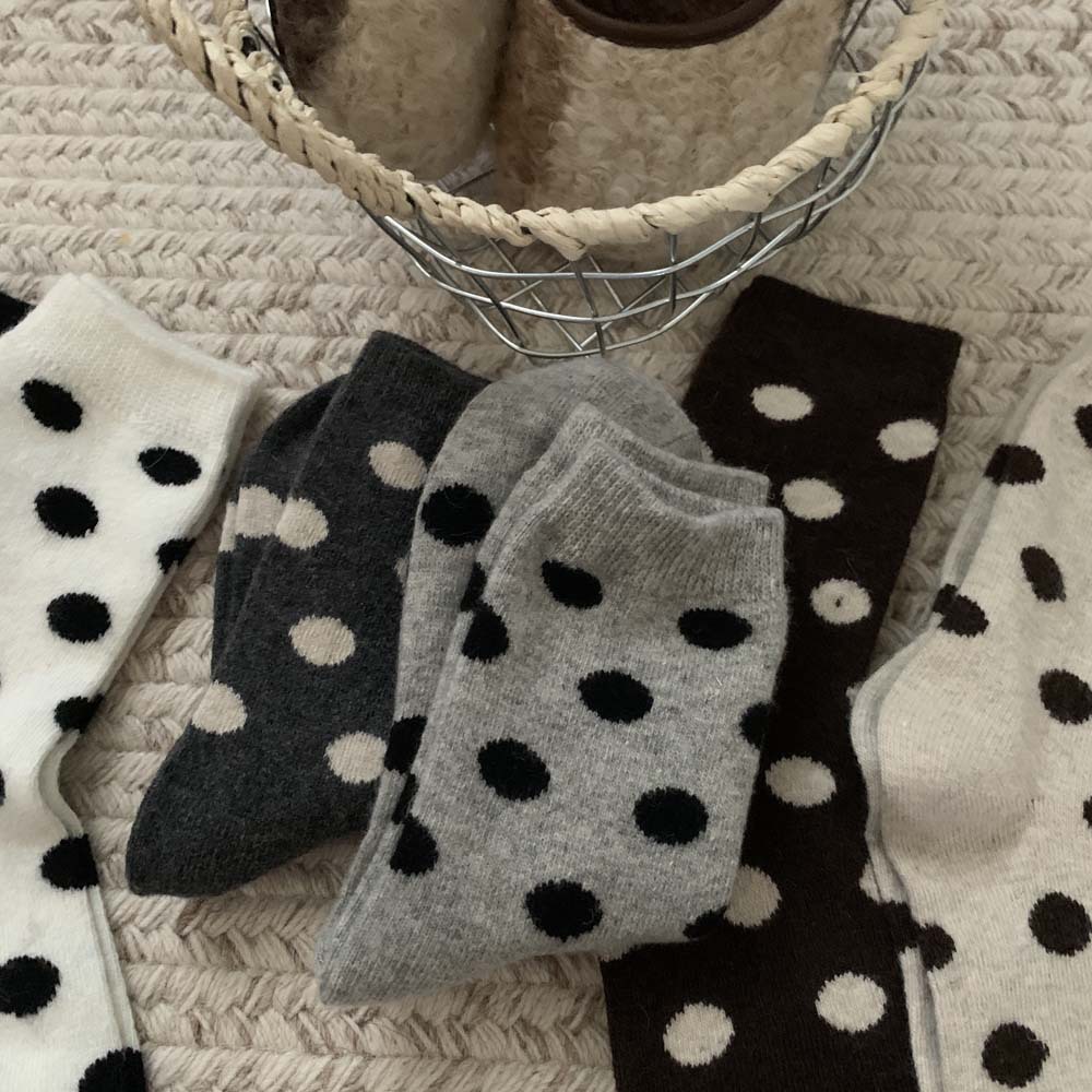 Women's Casual Simple Style Polka Dots Wool Jacquard Crew Socks A Pair display picture 11