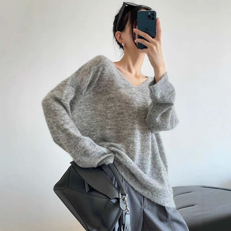 Imported Soft and Stretchy Alpaca Wool V-Neck/Round-Neck Smoke-Dyed Yarn Sweater for Layering