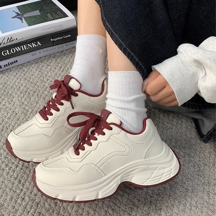 Zapatillas deportivas casuales blancas y rojas para mujer 2026, nuevas zapatillas deportivas casuales con suela gruesa y aumento de altura para mujer, zapatillas deportivas de nicho para mujer
