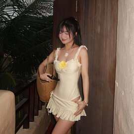 2025新款奶乎乎baby蓝连体游泳衣女保守纯欲风遮肉显瘦聚拢泡温泉