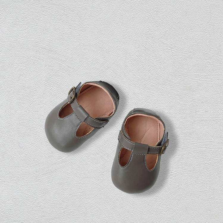 Factory direct supply new 0-2 years old Korean version of toddler shoes soft bottom soft anti-slip shoes solid color baby leather shoes 3