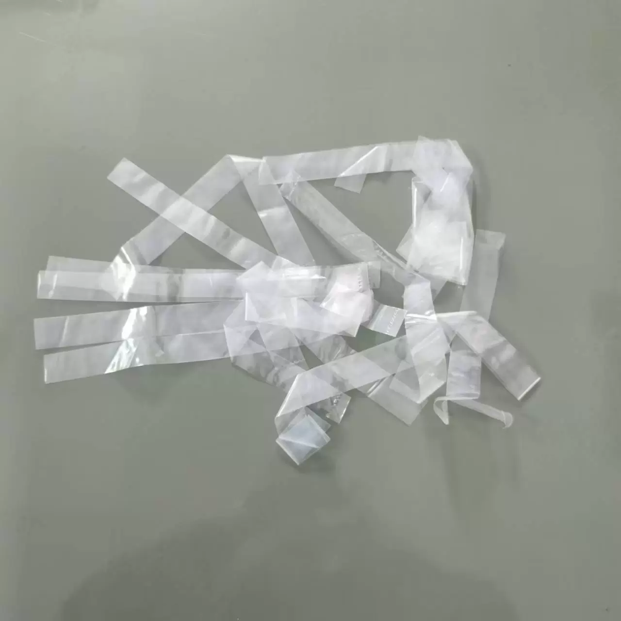 Индивидуальные прозрачные пластиковые упаковочные пакеты из полиэтилена различных размеров. Утолщенная пыленепроницаемая и влагонепроницаемая пленка. Хранение плоских пакетов высокого давления из полиэтилена