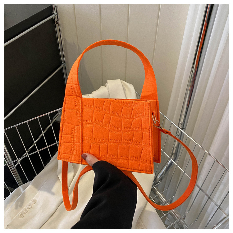 Women's Medium Suede Solid Color Basic Square Magnetic Buckle Shoulder Bag Handbag Crossbody Bag display picture 3