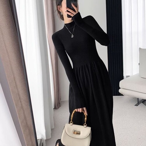 Half-high-neck black dress—autumn/winter new arrival, slimming and figure-flattering base layer dress; preppy-style, elegant, and versatile skirt.