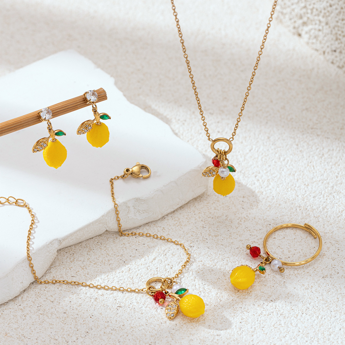 Taina Europa y América collar de acero inoxidable ligero de lujo nicho eléctrico de limón de diamante colgante conjunto de joyería venta caliente transfronteriza