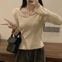 韓系は襟をひっくり返して腰の抗条のニットの長袖を収めて身を修めてやせている上着の女性の秋冬の新型の百合の服のchiを現します。