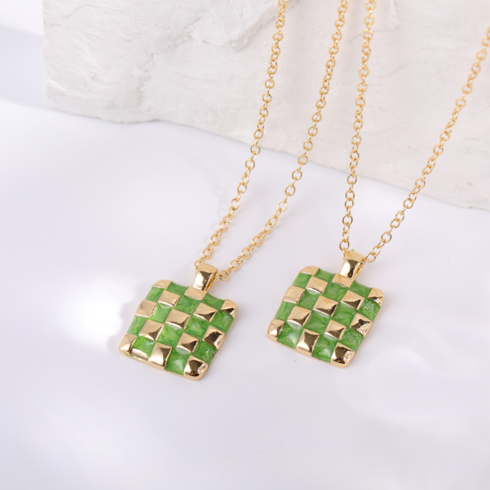 Fashion Simple Dripping Oil Chessboard Plaid Emerald Square Pendant Copper Necklace display picture 5