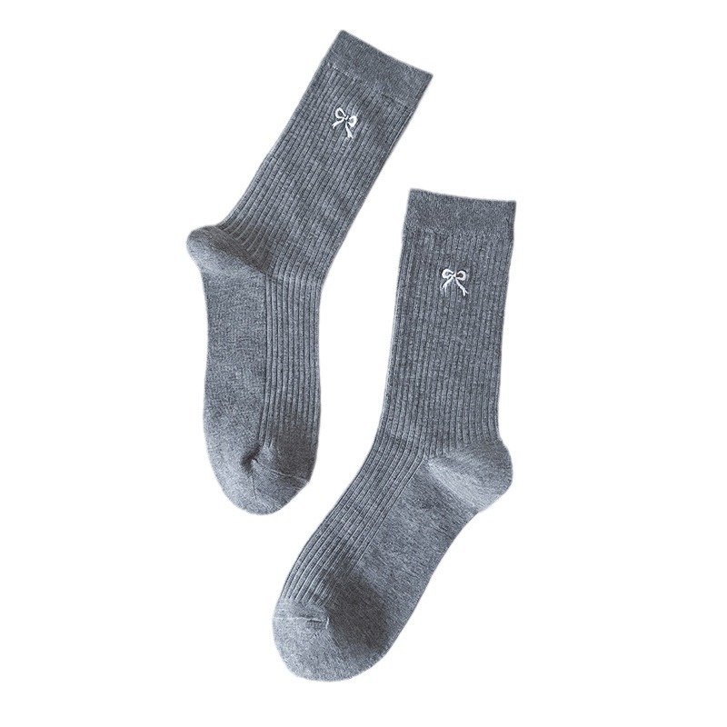 Calcetines grises de pila de mujeres bordadas arco dulce primavera y verano delgados calcetines de algodón transpirables al por mayor