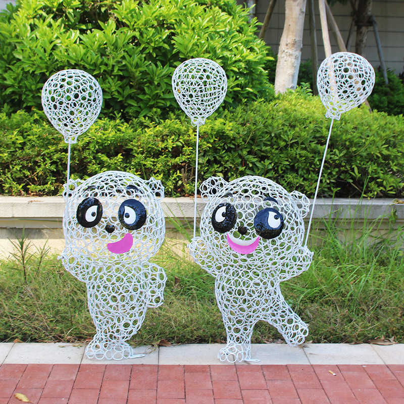 屋外の庭園の装飾の鉄芸のパンダの置物の彫刻のステンレスの透かし彫りの熊の庭は景観の小品の装飾を配置します。|undefined