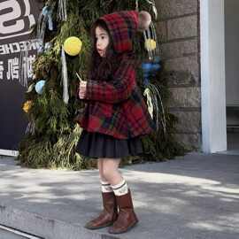 圣诞女童斗篷外套2025冬季新款洋气可爱复古高级感格纹连帽外套潮