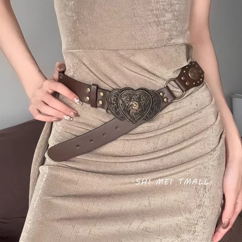 Cinturón de mujer 2025 nuevo estilo de alta sensación con faldas jeans con remaches accesorios de nicho de estilo de tierra de desecho de la moda de cinturón de cuero