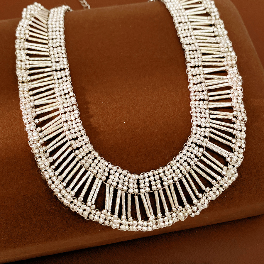 Viento frío collar de encaje plegado lujo ligero nicho de alta calidad cadena de clavícula estilo europeo y americano personalidad conjunto de joyería de moda