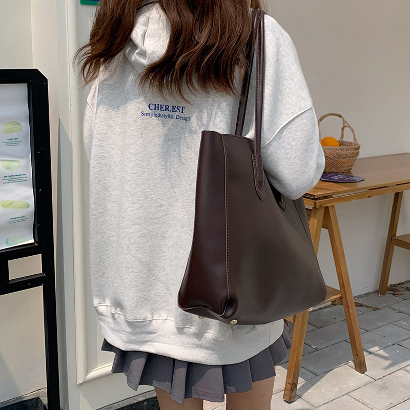 Women's Large Pu Leather Solid Color Classic Style Magnetic Buckle tote Crystalized Bag display picture 5