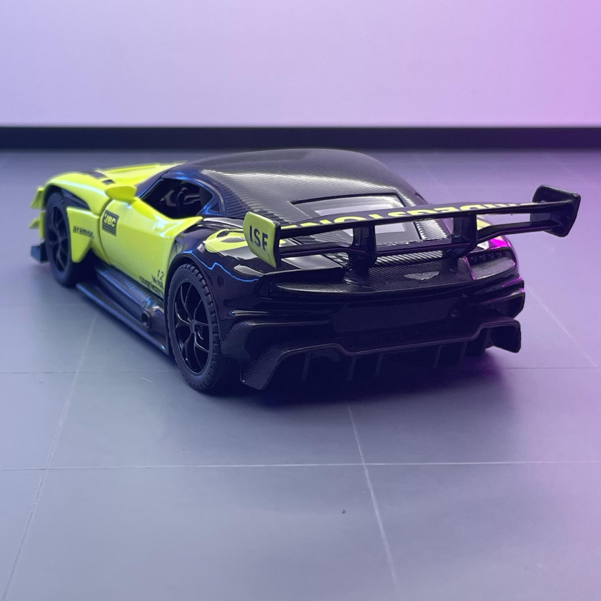 Zhongyuan xinghejin coche modelo 1: 32 Martin Vulcan deportes coche pista versión 3 puerta abierta tire hacia atrás modelo de juguete caja de polvo