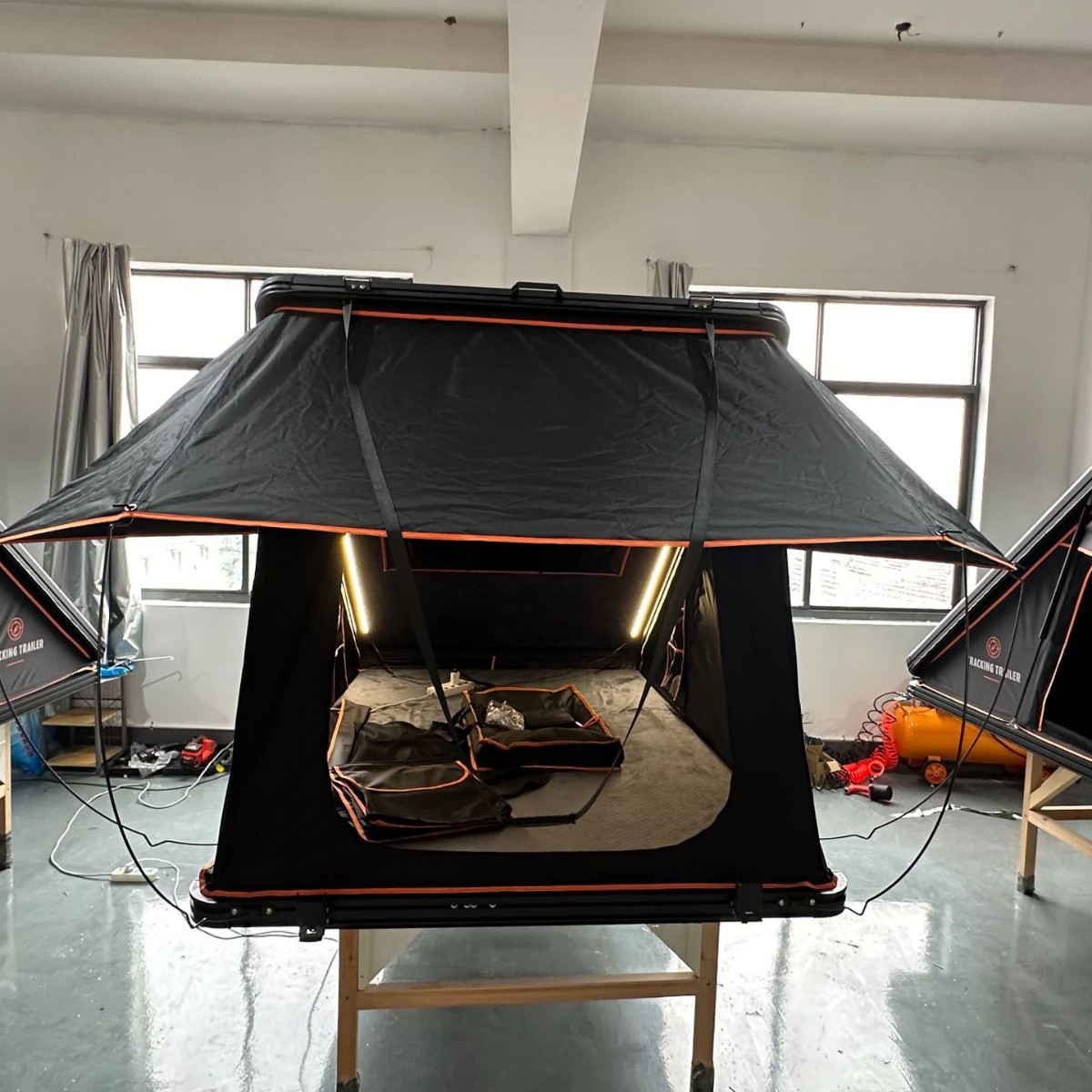 Triángulo de aleación de aluminio de cinco carpas de techo sin construir una tienda de techo duro de auto camping de apertura rápida