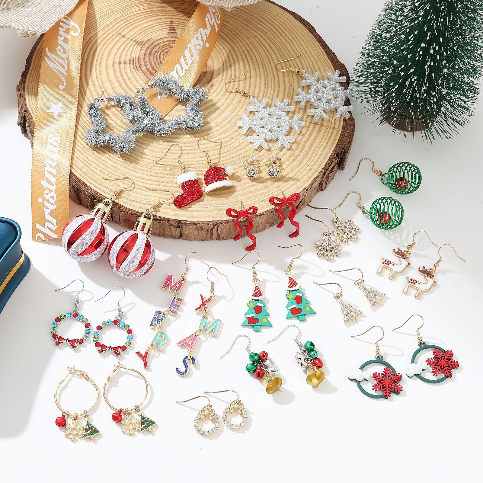 新款外贸圣诞节耳饰欧美时尚创意滴油镶钻圣诞树雪花铃铛麋鹿耳环