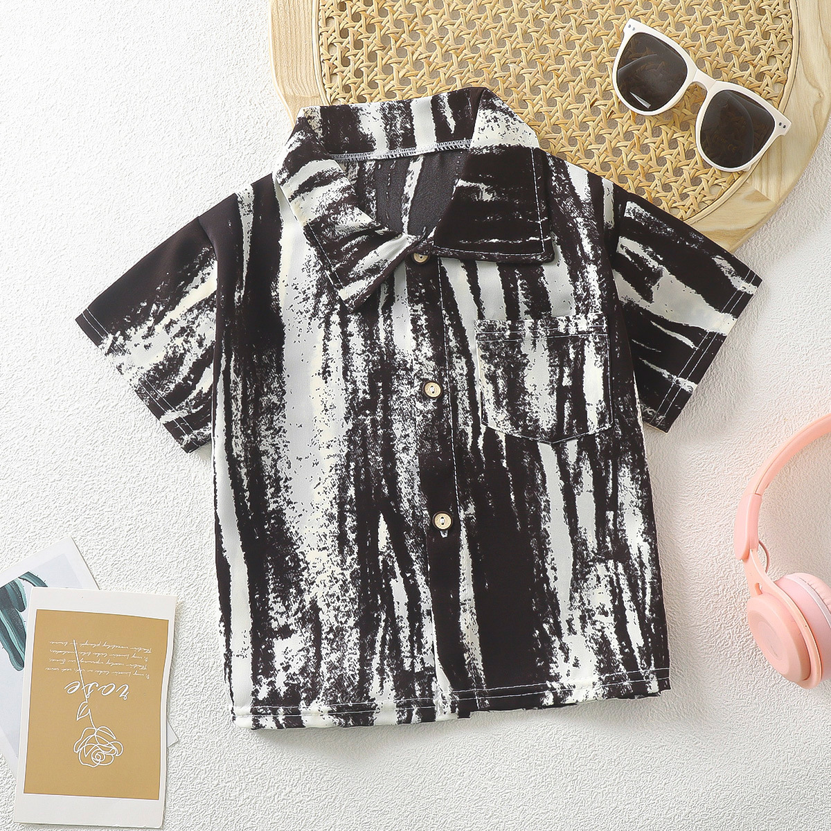 Short -sleeved shirt [black and white pattern]