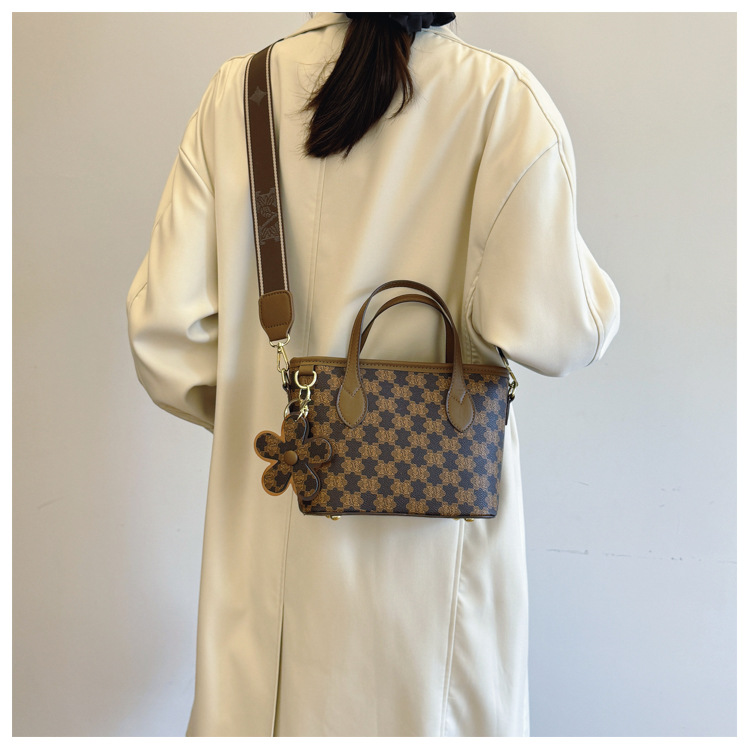 2025 New Women's Basket With Wide Strap, Popular Printed Fashion Large Capacity Shoulder Crossbody Bag_voghion.com